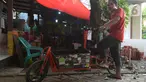 Pemilik workshop Alam Project, Alam menunjukkan sepeda multiguna atau kargo buatannya di bengkelnya di kawasan Tangerang Selatan, Sabtu (10/7/2020). Pada masa Pandemi Covid-19, pesanan sepeda kargo meningkat seiring tingginya trend sepeda tersebut di kalangan 'goweser'. (merdeka.com/Imam Buhori)