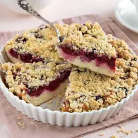 ilustrasi blueberry crumble cake/Anna Shepulova/Shutterstock