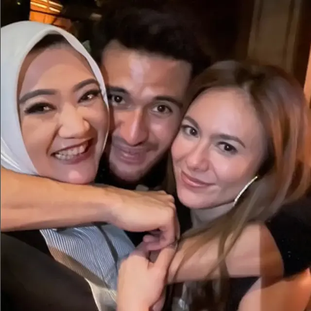 Ibu Sabda Ahessa Sudah Beri Restu, Ini 6 Potret Wulan Guritno dan Keluarga Kekasih