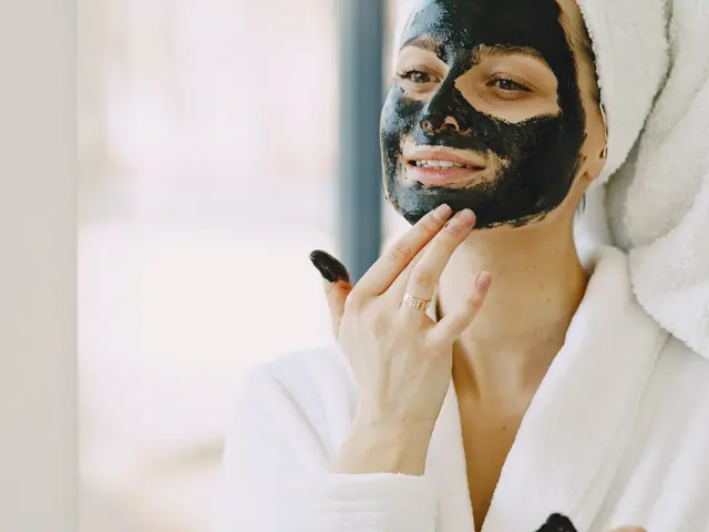Kesalahan Yang Sering Dilakukan Saat Menggunakan Masker Peel Off Beauty Fimela Com