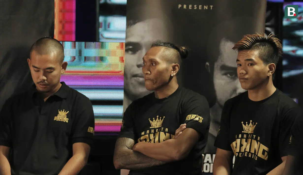 Para petinju saat jumpa pers Mahkota Boxing Series di O2 Club, Jakarta, Jumat (23/2/2018). Mahkota Promotion akan menggelar Mahkota Boxing Series untuk mencari petinju professional. (Bola.com/M Iqbal Ichsan)