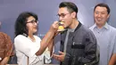 Sepuluh tahun sudah penyanyi solo Afgan Syahreza mewarnai industri musik Tanah Air. Sebagai menandai kariernya yang telah 10 tahun, Afgan meluncurkan album Dekade. (Nurwahyunan/Bintang.com)