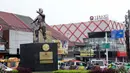 Patung Kapten Tubagus Muslihat di Simpang Jalan Kapten Muslihat, Kota Bogor, Jawa Barat, Senin (26/12/2022). Patung hasil karya seniman Yayat Darajat ini merekonstruksi wajah, tubuh dan perawakan pahlawan yang gugur di medan perang usai tertembak di Jembatan Merah. (Liputan6.com/Magang/Aida Nuralifa)