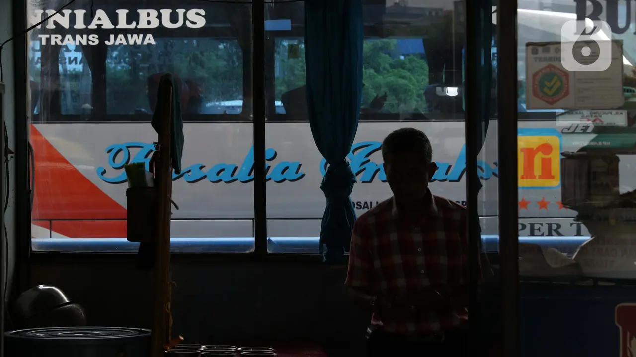 FOTO: Dishub DKI Jakarta Hentikan Sementara Layanan Bus AKAP