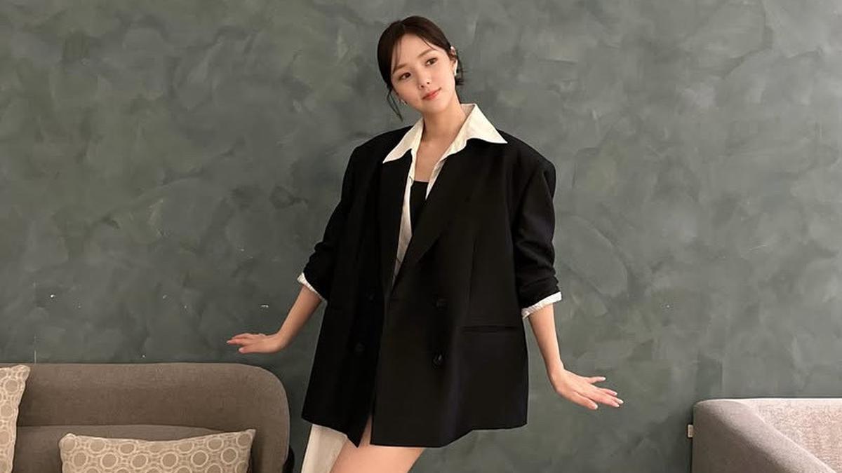 8 Gaya Padu Padan Chae Soo Bin Pemeran Hong Hee Joo, di Drakor When the Phone Rings saat Mengenakan Blazer Cocok untuk Liburan ke Korea