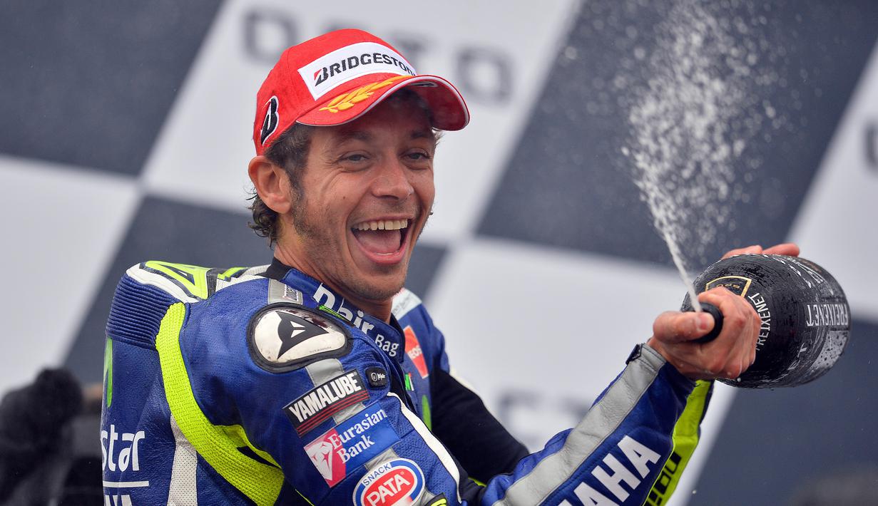 Valentino Rossi saat memenangi GP Inggris di Sirkuit Silverstone, (30/8/2015). (AFP/Glyn Kirk)