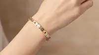 Gelang Emas 18K Kecil Bergaya Modern Vintage (created by AI)