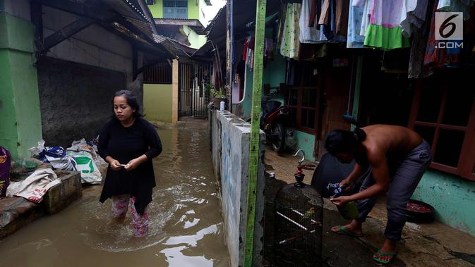 Pilu Warga Jati Padang Rumahnya Jebol Diterjang Banjir: Sudah Habis Semua