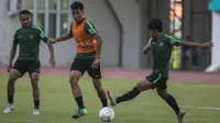 Saat Belum Saling Mengenal, 2 Gelandang Berlabel Timnas Indonesia Pernah Saling Sikut