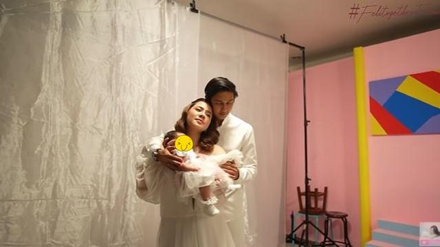 6 Gaya Pemotretan Felicya Angelista dan Caesar Hito Bareng Anak, Tampil Kompak