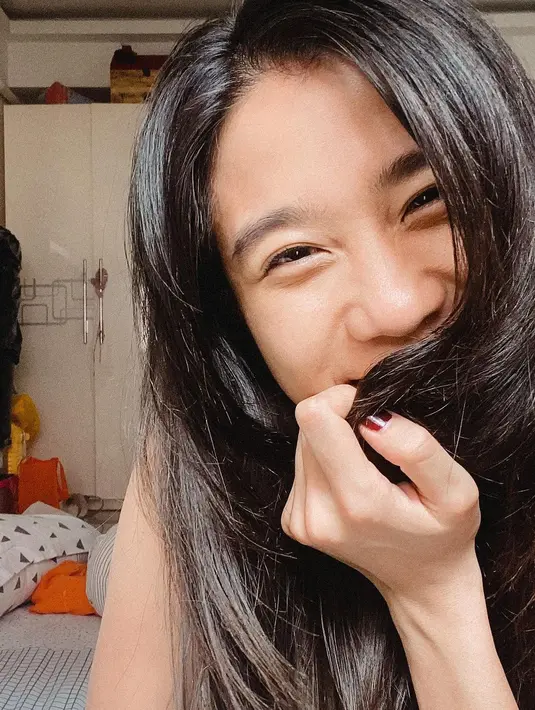 Brigitta Cynthia lebih sering berpenampilan tanpa makeup. (FOTO: instagram.com/gigigitch)