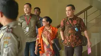 Miryam diperiksa dalam kapasitasnya sebagai tersangka kasus pemberia‎n keterangan yang tidak benar pada persidangan perkara korupsi e-KTP untuk terdakwa Irman dan Sugiharto, Jakarta, Jumat (12/5). (Liputan6.com/Helmi Afandi)  