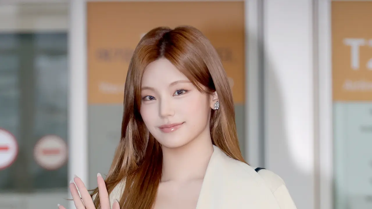 Yeji ITZY Siap Sapa Penggemar di Jakarta, Terbang dari Korea Selatan Berbalut Mini Dress yang Nyaman