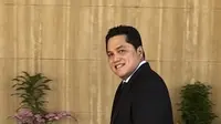 Dalam akun Instagramnya, Erick Thohir memerlihatkan video singkat POV hadir di pernikahan Pangeran Mateen dan Anisha Rosnah. Beliu pun tampil formal.&nbsp;[@erickthohir]