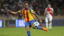 4. Paco Alcacer, gagal mendapatkan Nolito dan Kevin Gameiro membuat Barcelona menjadikan bomber Valencia ini sebagai solusi. Marca menyebutkan jika Barca menyiapkan dana sebesar 35 juta pounds untuk mendatangkannya ke Nou Camp. (AFP/Jean Magnenet)