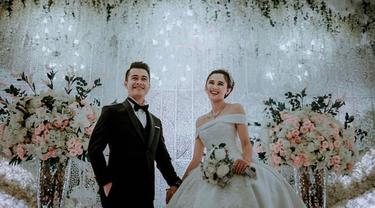 Potret Kemesraan Eza Gionino dengan Istrinya yang Kini Sah Jadi Orangtua