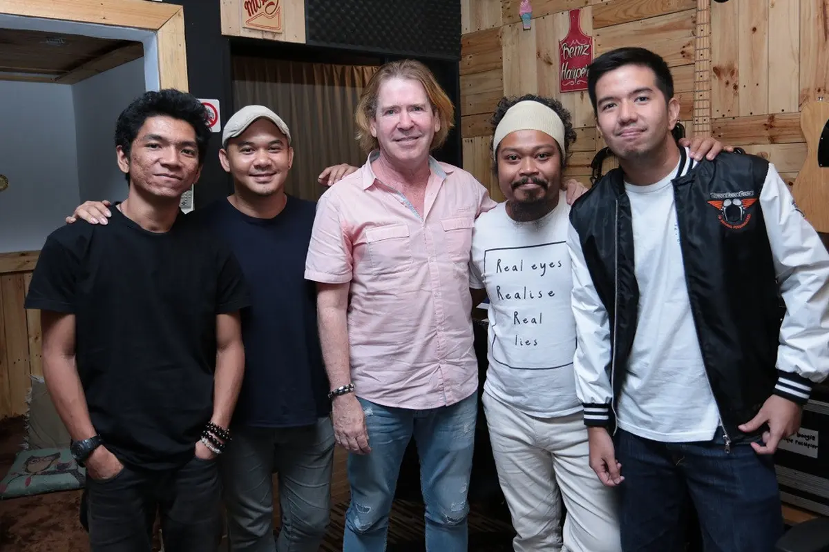 [Bintang] Payung Teduh