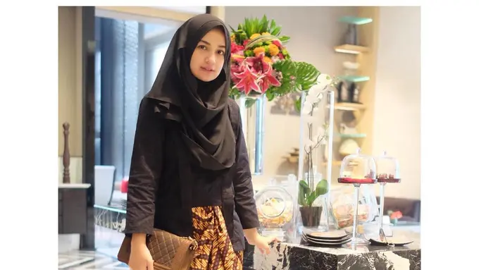 [Bintang] Hijab kondangan