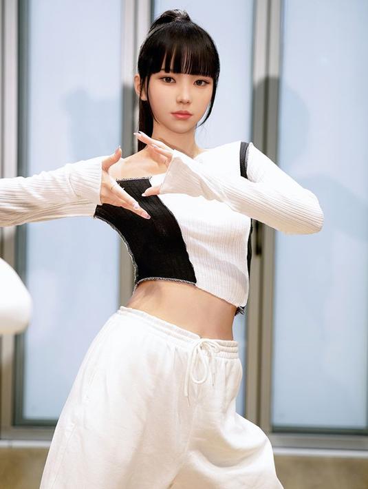 Dalam akun Instagram resmi, terlihat pula unggahan foto saat keempat anggota MAVE tengah menjalani masa latihan. Tak sedikit pula netizen yang kagum dengan girlgroup virtual satu ini karena kemiripannya dengan manusia asli. (Liputan6.com/IG/@mave_official_)