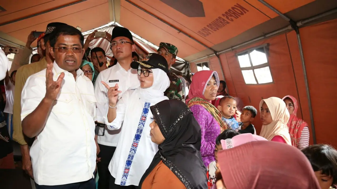 Menteri Sosial Idrus Marham mengunjungi lokasi terdampak gempa di Lebak, Banten (Dok. Kemensos)