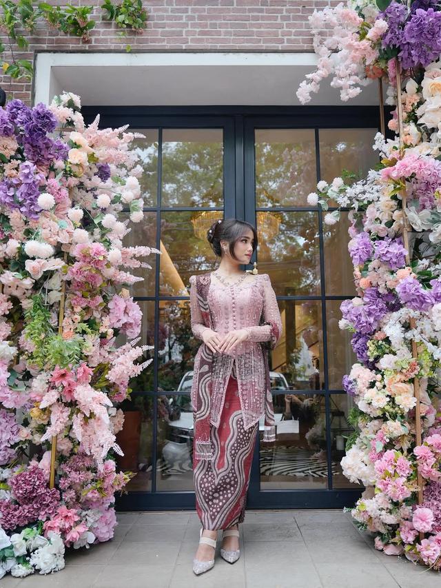 Potret Fuji di Pertunangan Frans Faisal Sang Kakak (credit: instagram/fuji_an)