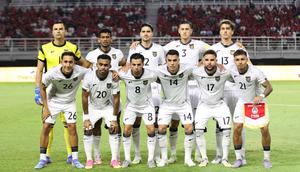 Pemain Timnas Indonesia berfoto sesaat jelang melawa Lebanon pada laga FIFA Matchday yang berlangsung di Stadion Gelora Bung Tomo, Surabaya, Senin (8/9/2025) malam WIB. (Bola.com/Abdul Aziz)