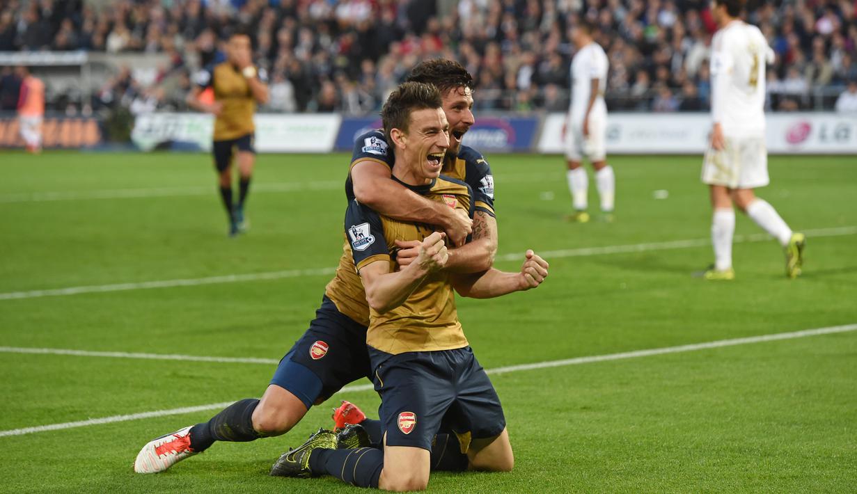 Ekspresi Laurent Koscielny setelah mencetak gol ke gawang Swansea City dalam lanjutan Liga Premier Inggris di Stadion Liberty, Sabtu (31/10/2015). (Action Images via Reuters/Alan Walter)
