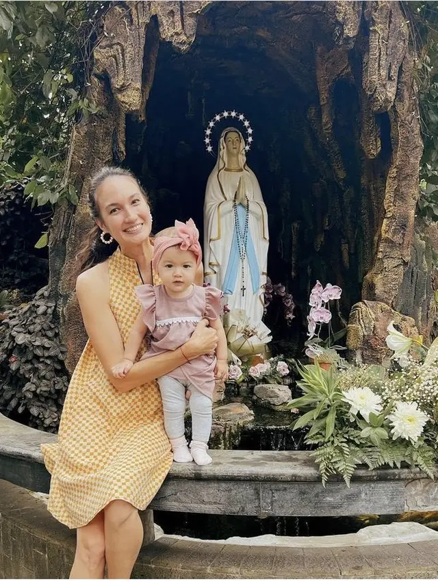 Nadine Chandrawinata Kompak dengan Anak Bulenya  (Sumber: Instagram/nadinelist)