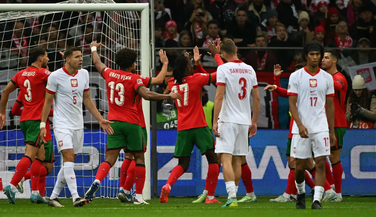 Tampil percaya diri, timnas Portugal sukses melanjutkan tren positif mereka di ajang UEFA Nations League 2024 dan unggul dengan skor 3-1 atas Polandia. (Sergei GAPON/AFP)