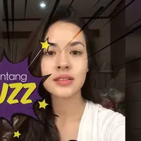 Tak sedikit selebritis Indonesia yang enggan menunjukkan wajah aslinya tanpa pulasan makeup atau wajah polos alias Bare Face. Namun, hal itu sepertinya tak berlaku pada Istri Hamish Daud, Raisa Andriana. Lewat akun instagramnya,