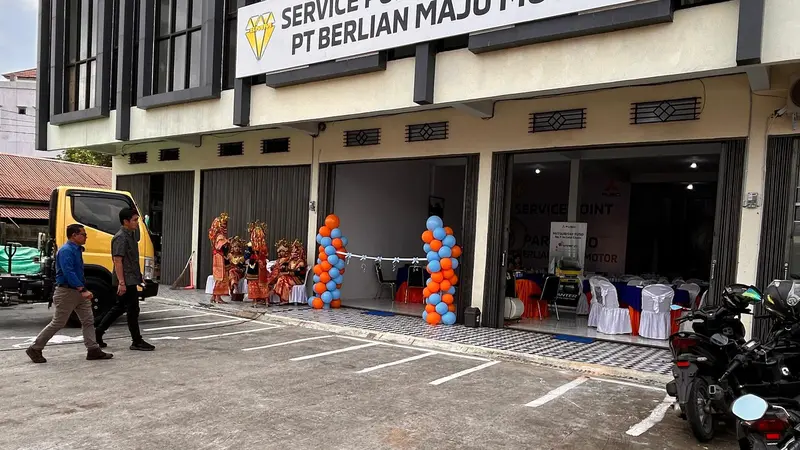 Fuso Resmi Service Point di Muara Enim dan Mamuju (ist)