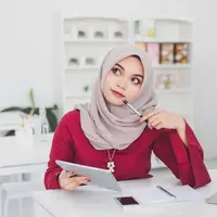 Berusaha adalah ibadah./Copyright shutterstock.com/g/amnaj3086