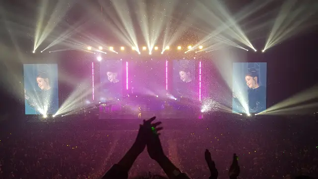 Konser IU "Love Poem" di Jakarta. (Ratnaning Asih/ Liputan6.com)