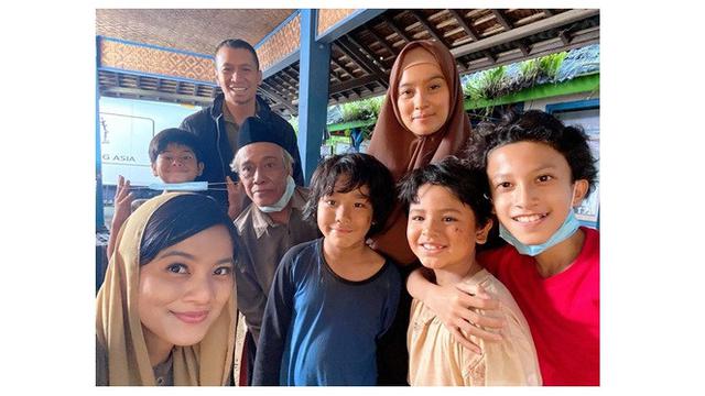 Syuting Makmum 2, Ini 7 Potret Titi Kamal saat Pakai Kerudung