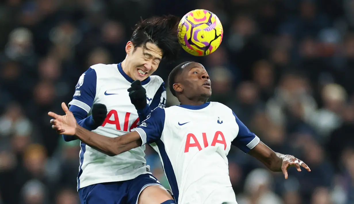Gol dari Tottenham dicetak oleh Dominic Solanke, Dejan Kulusevski, dan Son Heung-min. Sementara itu gol Chelsea dihasilkan Jadon sancho, Enzo Fernandez, dan Cole Palmer (brace). (AP Photo/Ian Walton)