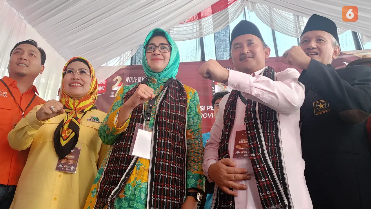 Airin Rachmi Diany dan Ade Sumardi Resmi Mendaftar ke KPU Banten. (Rabu, 28/08/2024). (Yandhi Deslatama/Liputan6.com).