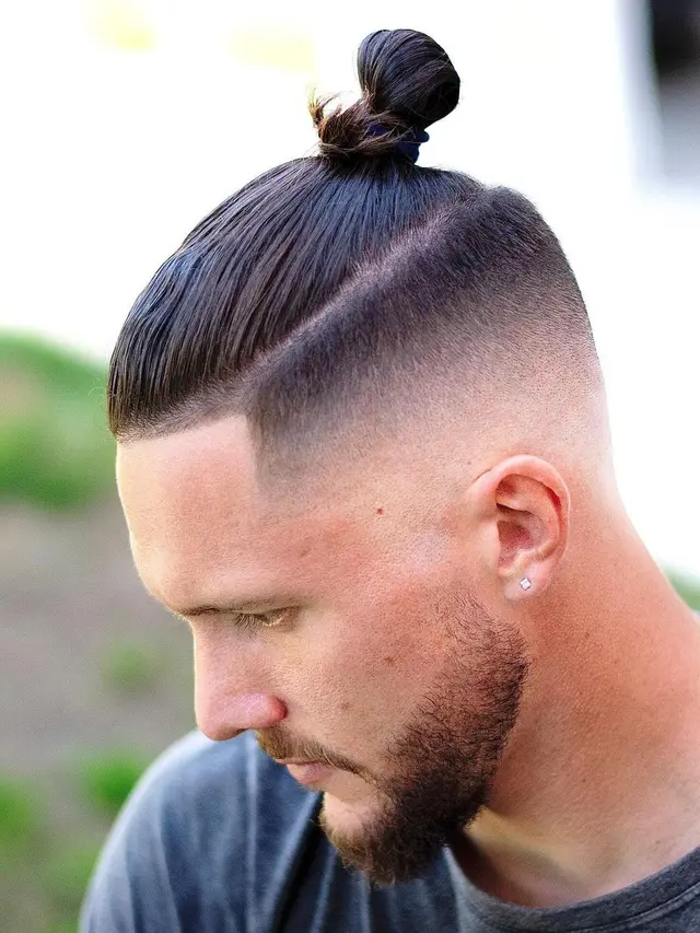 7 Rekomendasi Model Potong Rambut 2 Jari untuk Pria, Keren Layaknya Artis Korea