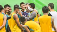 Aksi Tebak Wajah Pemain Arema Bikin Milo Seslija Terbahak-bahak