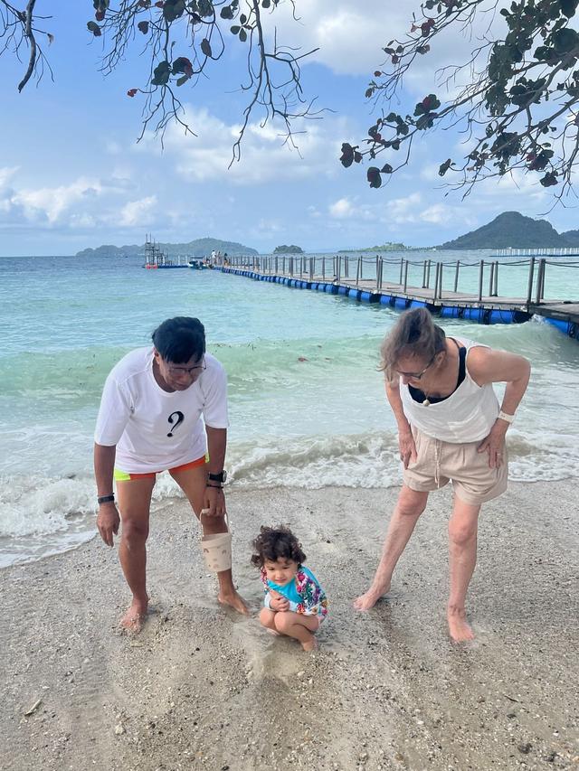 7 Potret Nadine Chandrawinata Liburan ke Lampung, Ramai Bareng Rombongan Keluarga