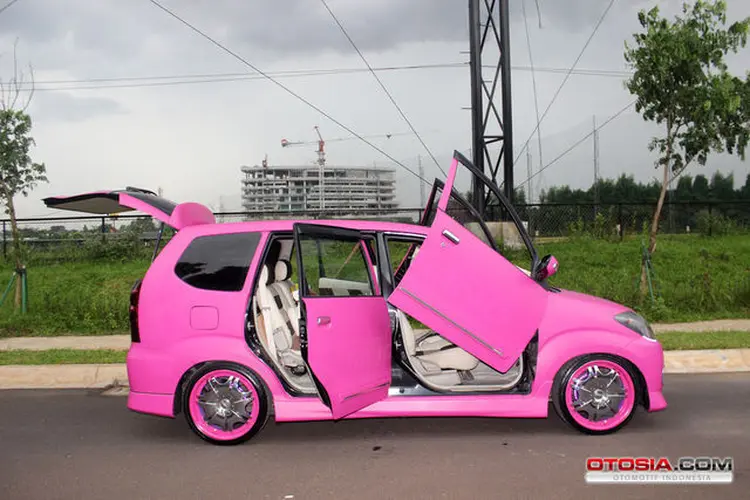 Avanza Pink: Lebih dari Sekadar Warna, Sebuah Pernyataan Gaya