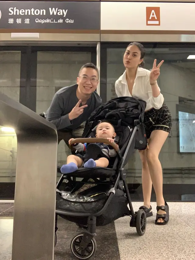 7 Potret Marcella Daryanani Bersama Suami dan Buah Hati Liburan ke Singapura