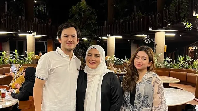 Rizky Nazar di Acara Ultah Ibunya