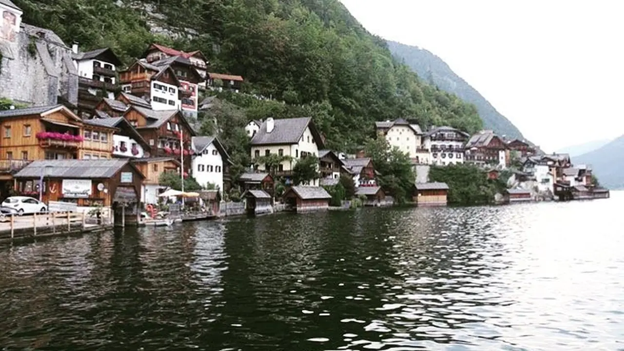 Pesona Hallstatt di Austria.