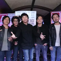 Sebagai grup lawas, D'MASIV juga memiliki banyak penggemar. Hal itu terlihat dari media sosial. Dalam fanpage facebook 4 juta dan Twitter memiliki 1 juta. (Galih W. Satria/Bintang.com)