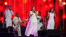 Grup vokal GAC, Gamaliel, Cantika dan Audrey menghibur penggemar dalam acara "Hodgepodge Superfest 2019" di Allianz Ecopark, Ancol, Sabtu (31/8/2019). Grup yang berdiri sejak 2009 itu menjadikan aksi mereka di Hodgepodge Festival 2019 sebagai panggung perpisahan. (Liputan6.com/Herman Zakharia)