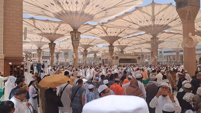 Banyak jemaah haji asal Indonesia yang tersesat usai melaksanakan sholat Jumat di Masjid Nabawi, Madinah, Jumat (26/5/2023) kemarin.