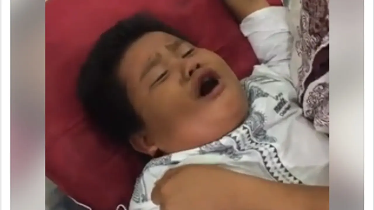 Nangis Waktu Disunat, Bocah Ini Malah Buat Jutaan Netizen Ketawa