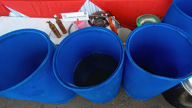 Penampakkan Alat Pembuat Madu Palsu Di Mapolda Banten, Kota Serang. (10/11/2020). (Yandhi Deslatama/Liputan6.com)