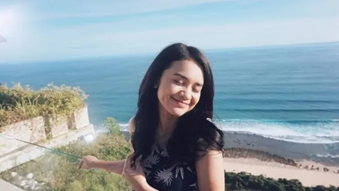 Terlihat Awet Muda dengan Gaya Rambut ala Michelle Ziudith