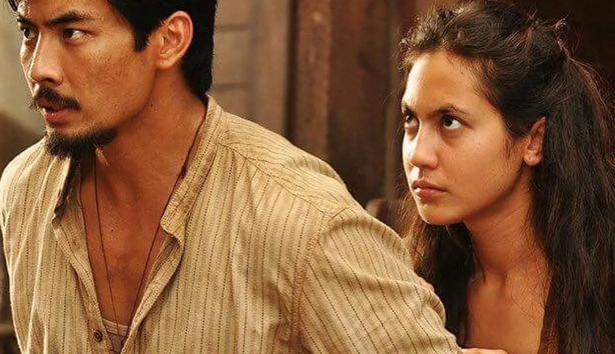 Di foto ini terlihat Pevita Pearce muda tampil dengan riasan minimalis, cantik dengan gaya rambut yang ditata half-ponytail. [Foto: Instagram/pevpearce]